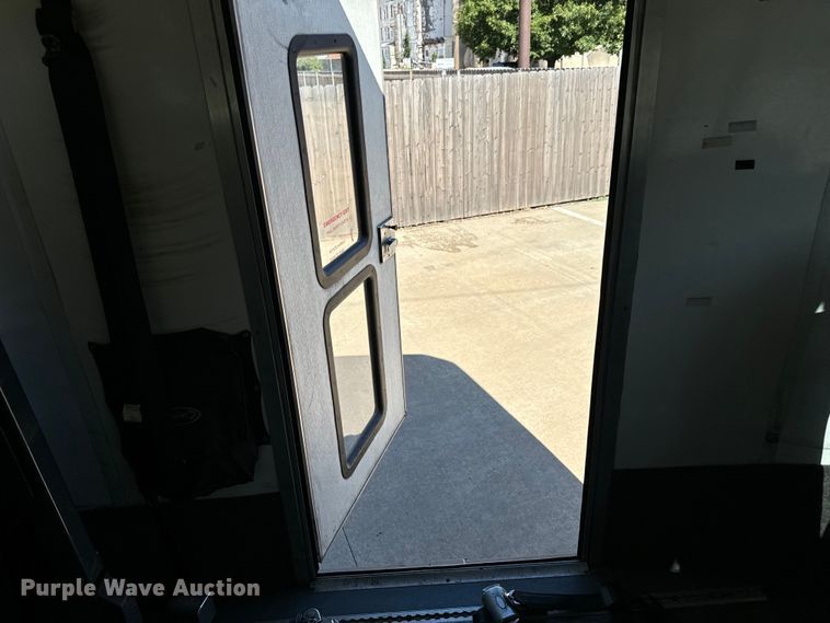 image for item MU9855 2010 Eldorado E450 Super Duty shuttle bus