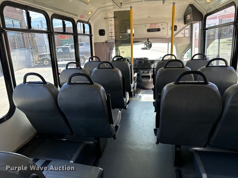 image for item MU9855 2010 Eldorado E450 Super Duty shuttle bus