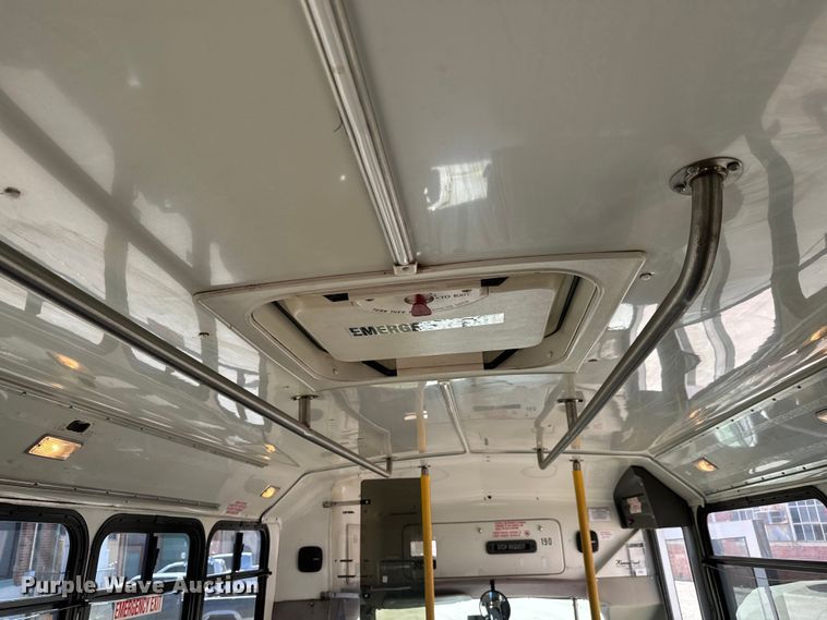 image for item MU9855 2010 Eldorado E450 Super Duty shuttle bus