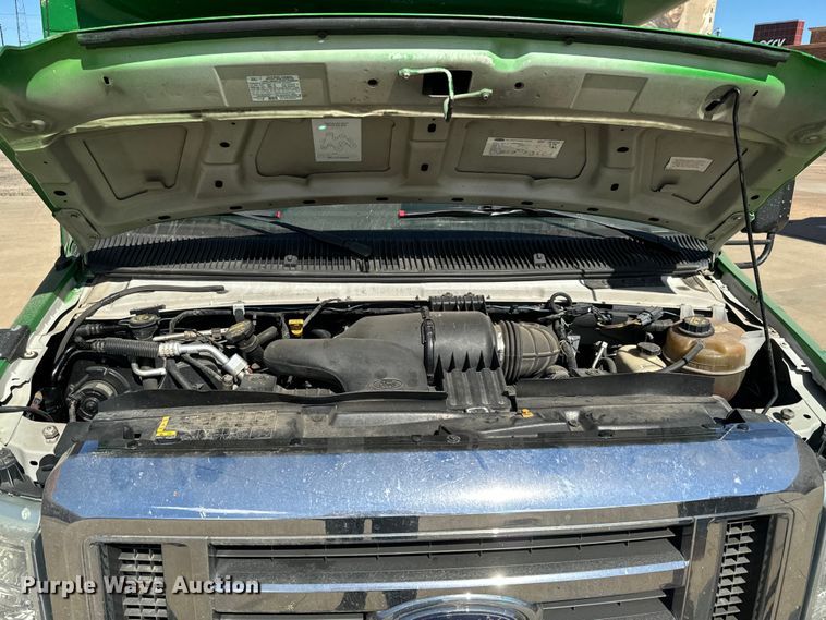 image for item MU9855 2010 Eldorado E450 Super Duty shuttle bus