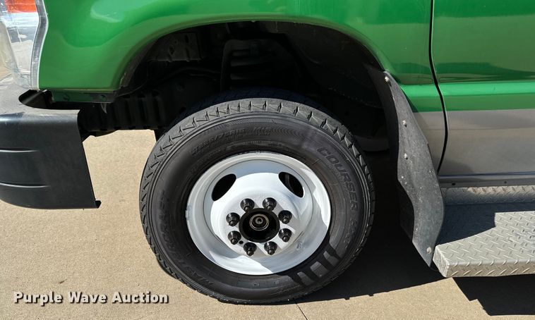 image for item MU9855 2010 Eldorado E450 Super Duty shuttle bus