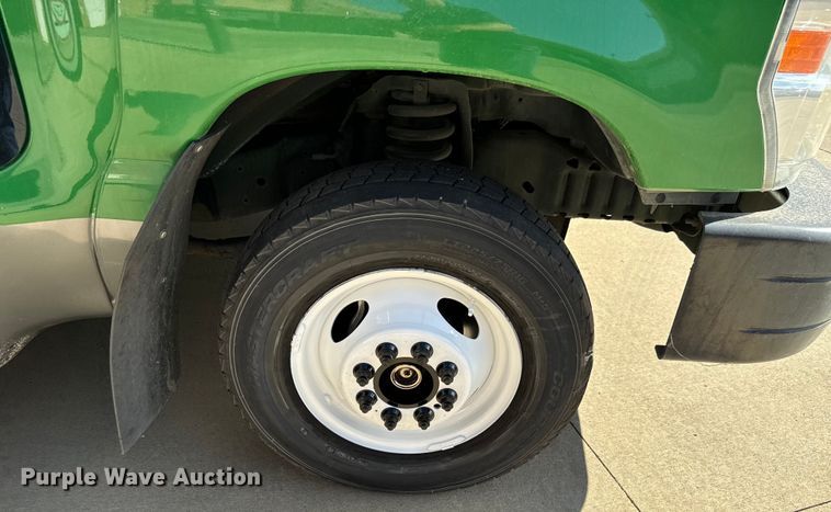 image for item MU9855 2010 Eldorado E450 Super Duty shuttle bus