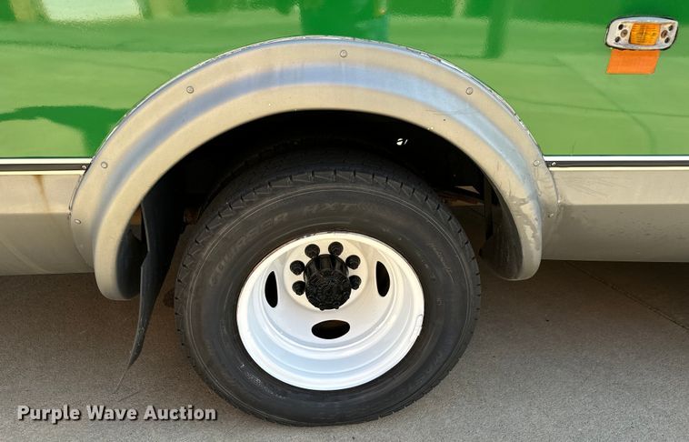 image for item MU9855 2010 Eldorado E450 Super Duty shuttle bus