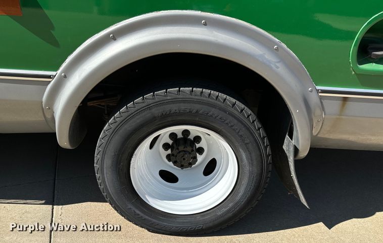 image for item MU9855 2010 Eldorado E450 Super Duty shuttle bus