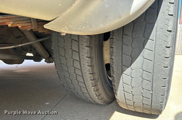 image for item MU9855 2010 Eldorado E450 Super Duty shuttle bus