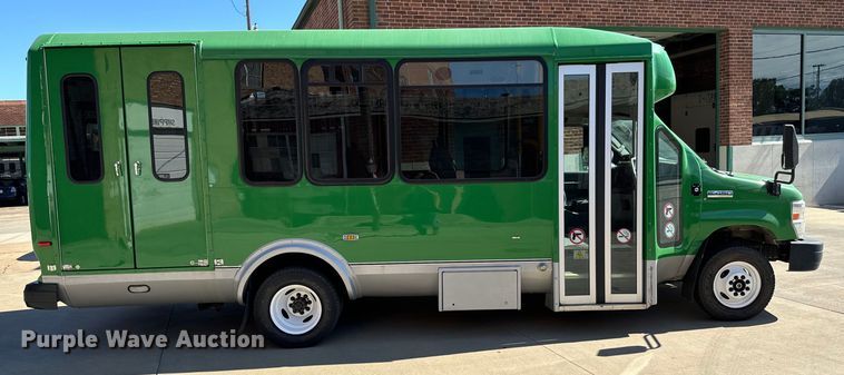 image for item MU9856 2014 Eldorado Aerotech Ford 220 shuttle bus