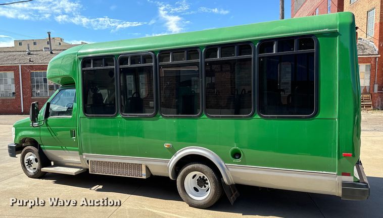 image for item MU9856 2014 Eldorado Aerotech Ford 220 shuttle bus