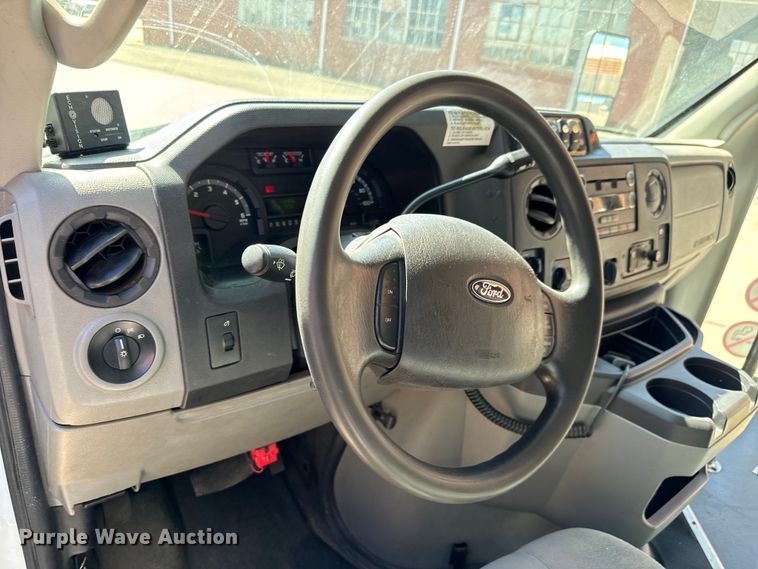 image for item MU9856 2014 Eldorado Aerotech Ford 220 shuttle bus