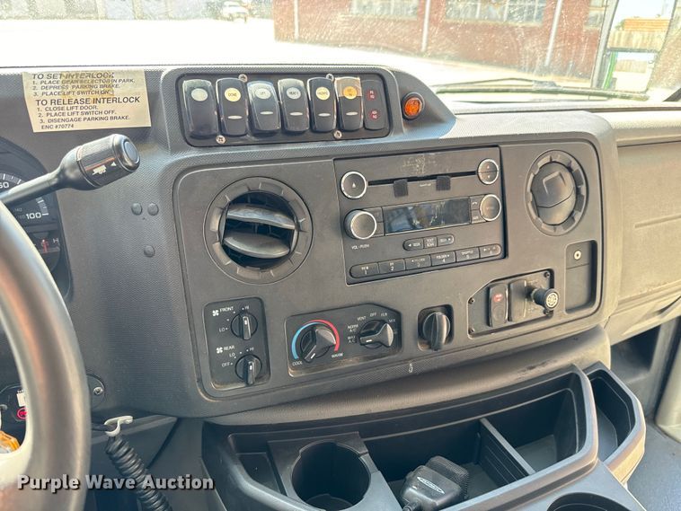 image for item MU9856 2014 Eldorado Aerotech Ford 220 shuttle bus