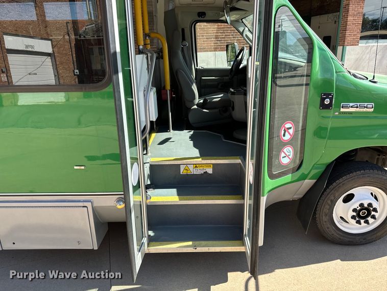 image for item MU9856 2014 Eldorado Aerotech Ford 220 shuttle bus