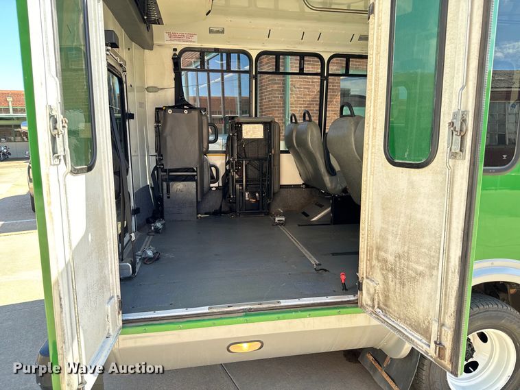 image for item MU9856 2014 Eldorado Aerotech Ford 220 shuttle bus