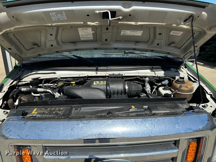 image for item MU9856 2014 Eldorado Aerotech Ford 220 shuttle bus