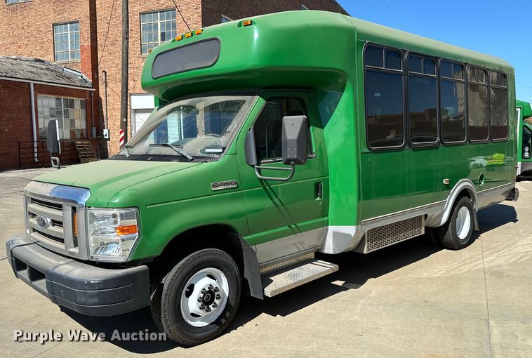 image for item MU9857 2011 Ford E450 Super Duty  shuttle bus