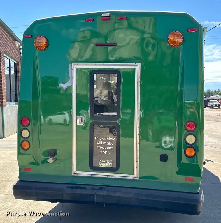 image for item MU9857 2011 Ford E450 Super Duty  shuttle bus