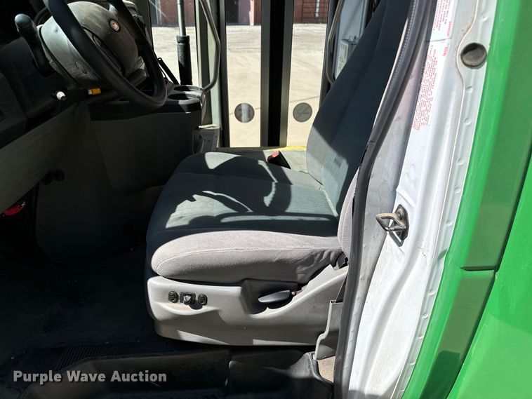 image for item MU9857 2011 Ford E450 Super Duty  shuttle bus