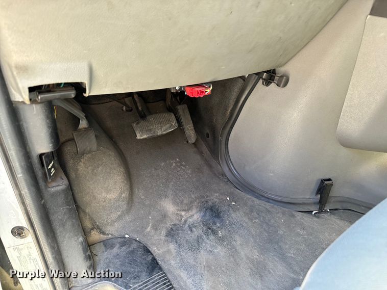 image for item MU9857 2011 Ford E450 Super Duty  shuttle bus