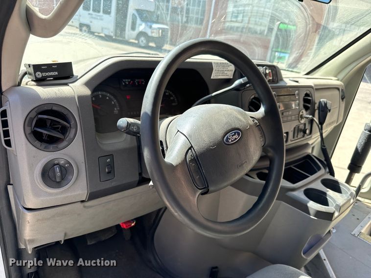 image for item MU9857 2011 Ford E450 Super Duty  shuttle bus