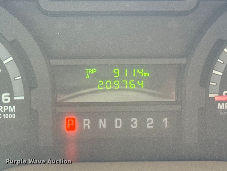 image for item MU9857 2011 Ford E450 Super Duty  shuttle bus