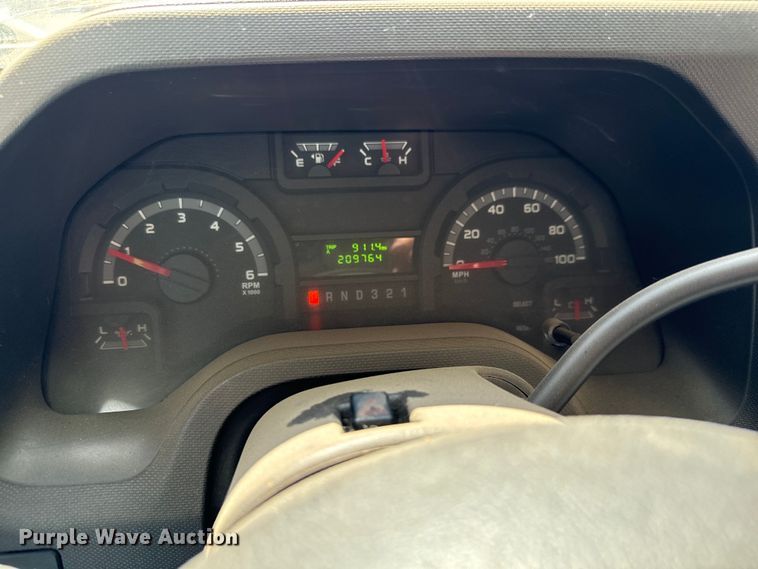 image for item MU9857 2011 Ford E450 Super Duty  shuttle bus