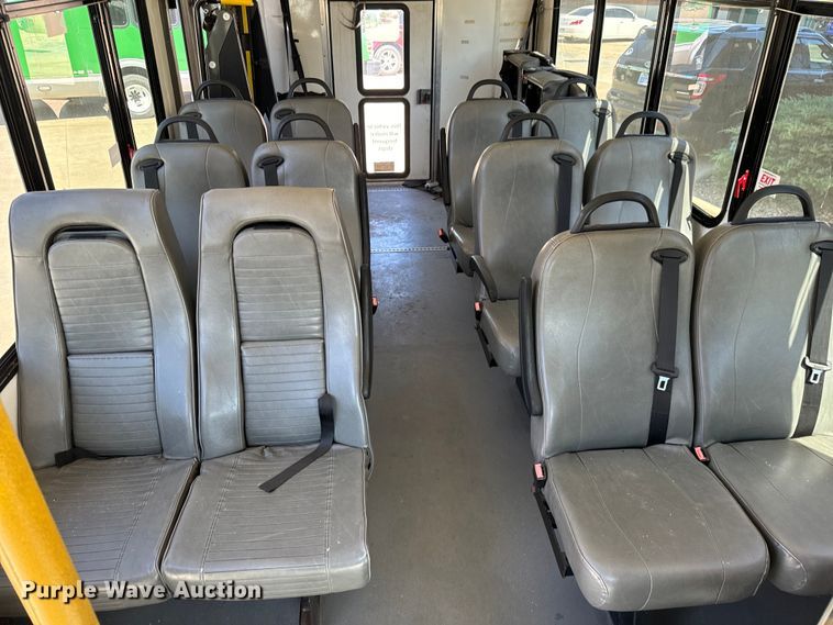 image for item MU9857 2011 Ford E450 Super Duty  shuttle bus