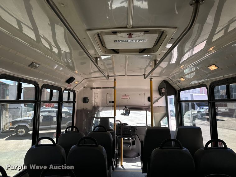 image for item MU9857 2011 Ford E450 Super Duty  shuttle bus