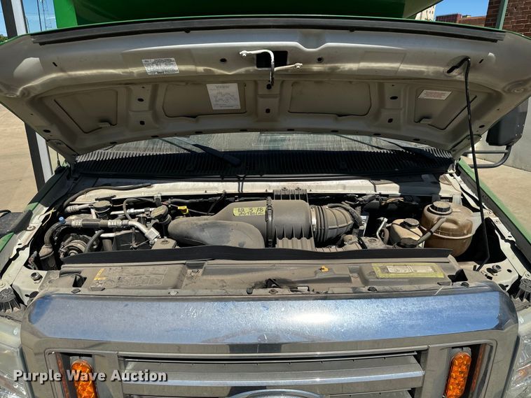 image for item MU9857 2011 Ford E450 Super Duty  shuttle bus