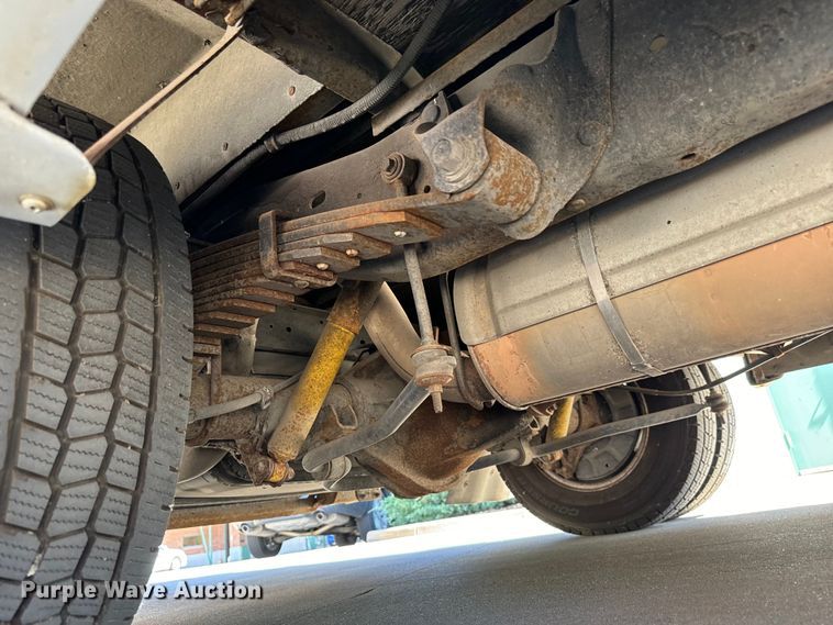 image for item MU9857 2011 Ford E450 Super Duty  shuttle bus