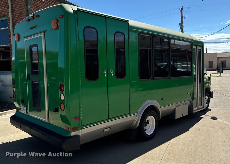 image for item MU9858 2009 Eldorado E450 Super Duty  shuttle bus