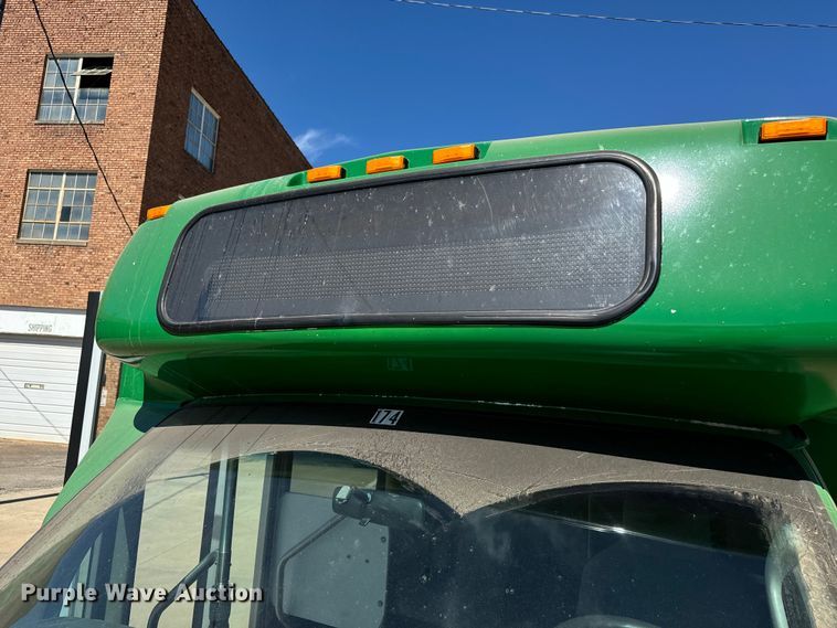 image for item MU9858 2009 Eldorado E450 Super Duty  shuttle bus