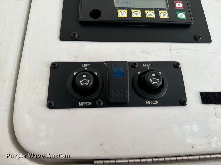 image for item MU9858 2009 Eldorado E450 Super Duty  shuttle bus