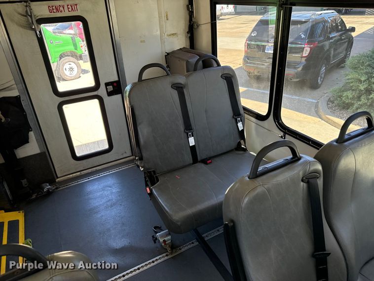 image for item MU9858 2009 Eldorado E450 Super Duty  shuttle bus