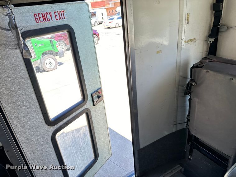 image for item MU9858 2009 Eldorado E450 Super Duty  shuttle bus