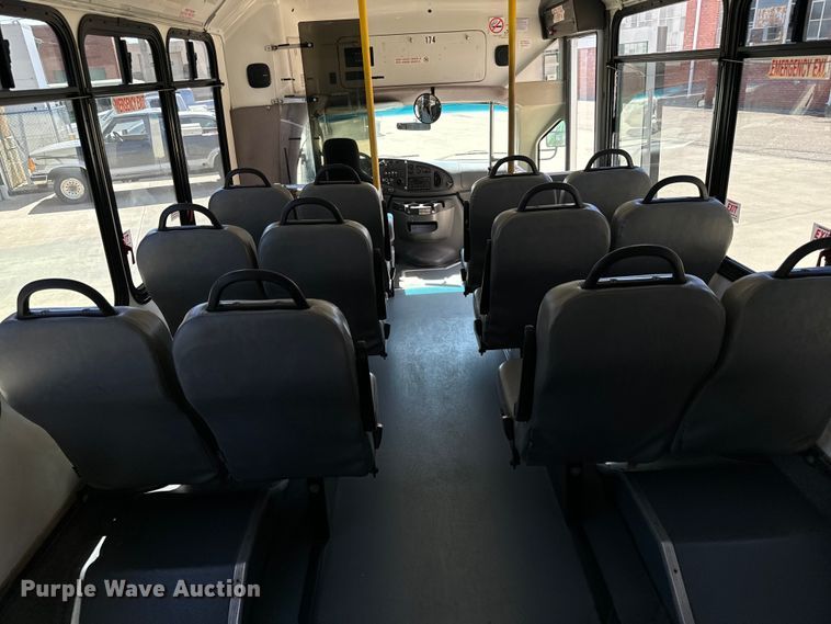 image for item MU9858 2009 Eldorado E450 Super Duty  shuttle bus