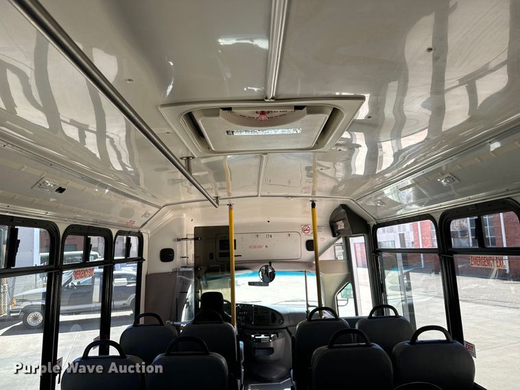 image for item MU9858 2009 Eldorado E450 Super Duty  shuttle bus