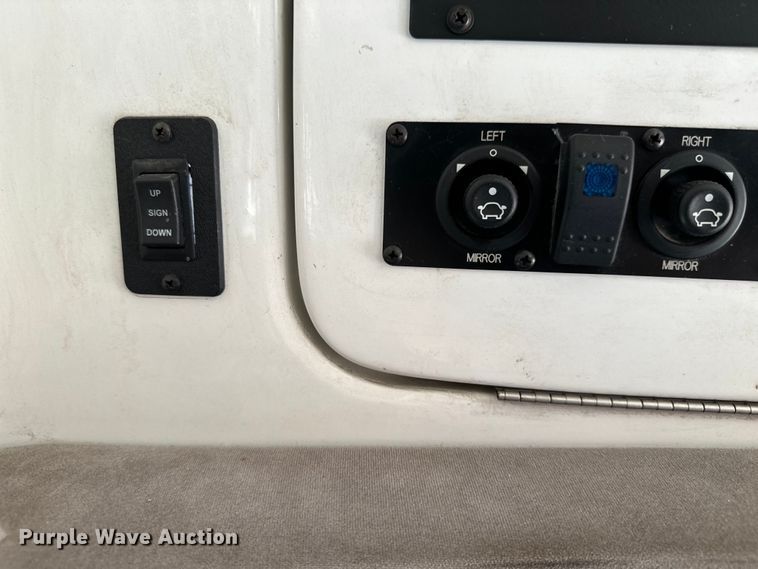 image for item MU9858 2009 Eldorado E450 Super Duty  shuttle bus