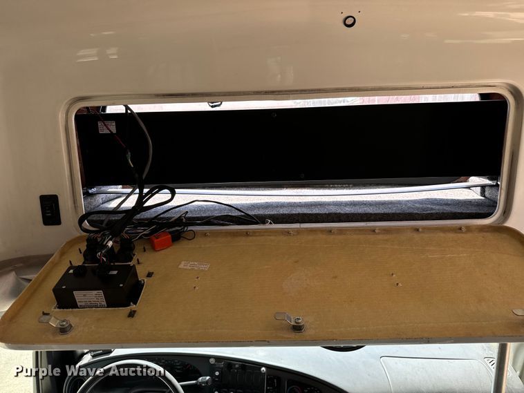 image for item MU9858 2009 Eldorado E450 Super Duty  shuttle bus