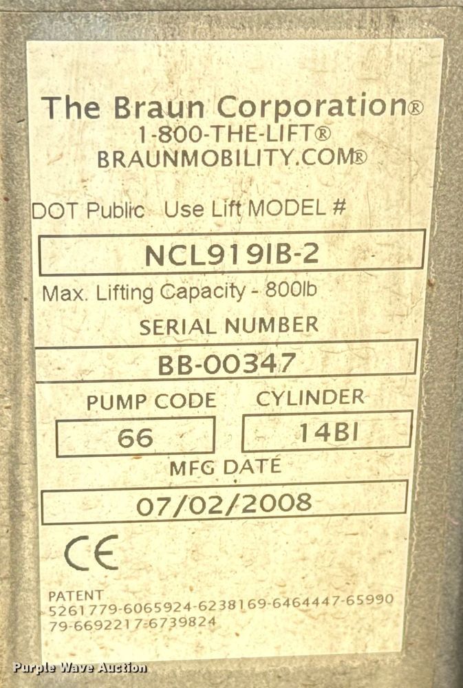 image for item MU9858 2009 Eldorado E450 Super Duty  shuttle bus