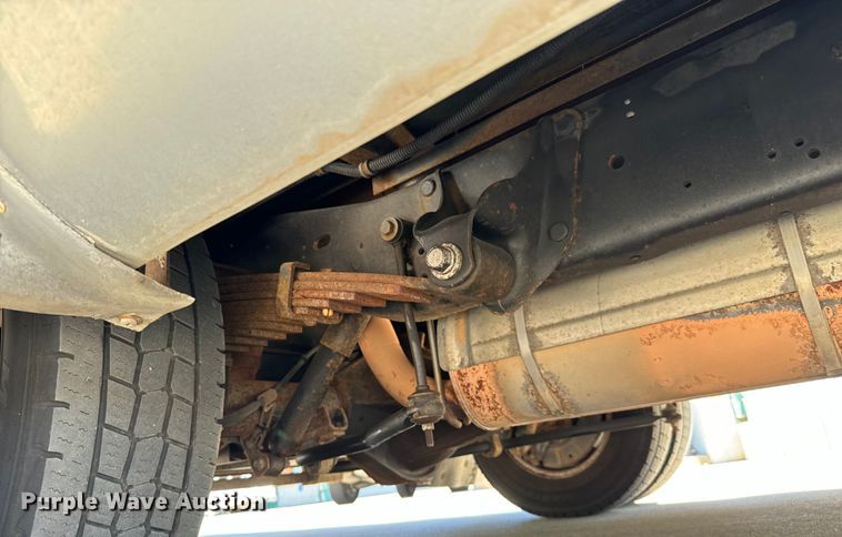 image for item MU9858 2009 Eldorado E450 Super Duty  shuttle bus