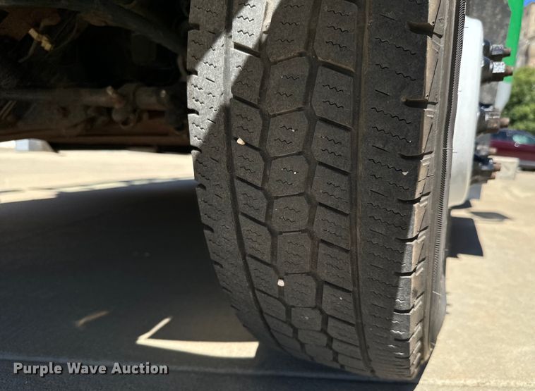 image for item MU9858 2009 Eldorado E450 Super Duty  shuttle bus