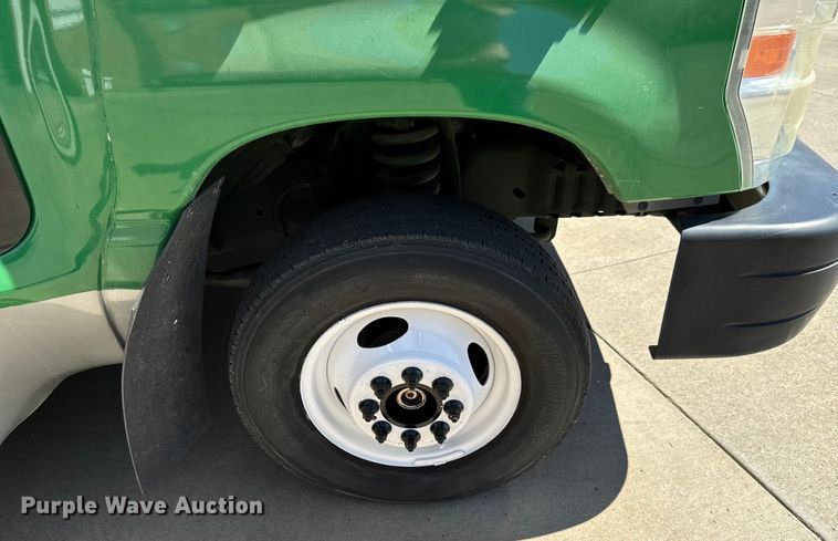 image for item MU9858 2009 Eldorado E450 Super Duty  shuttle bus