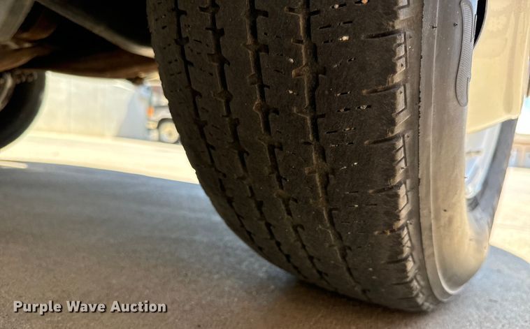 image for item MU9858 2009 Eldorado E450 Super Duty  shuttle bus