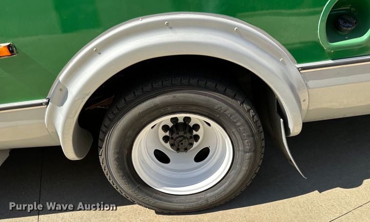 image for item MU9858 2009 Eldorado E450 Super Duty  shuttle bus