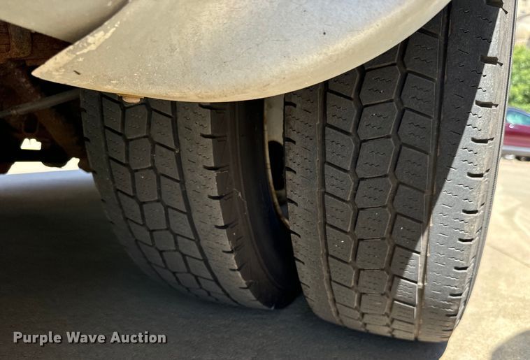 image for item MU9858 2009 Eldorado E450 Super Duty  shuttle bus