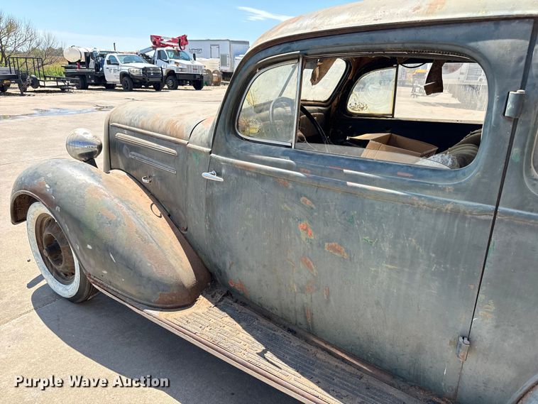 image for item MU9865 1935 Chevrolet  2S 