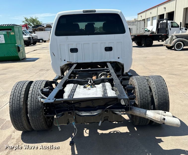 image for item MU9866 2016 Ford F550 Super Duty XL Crew Cab truck cab and chassis