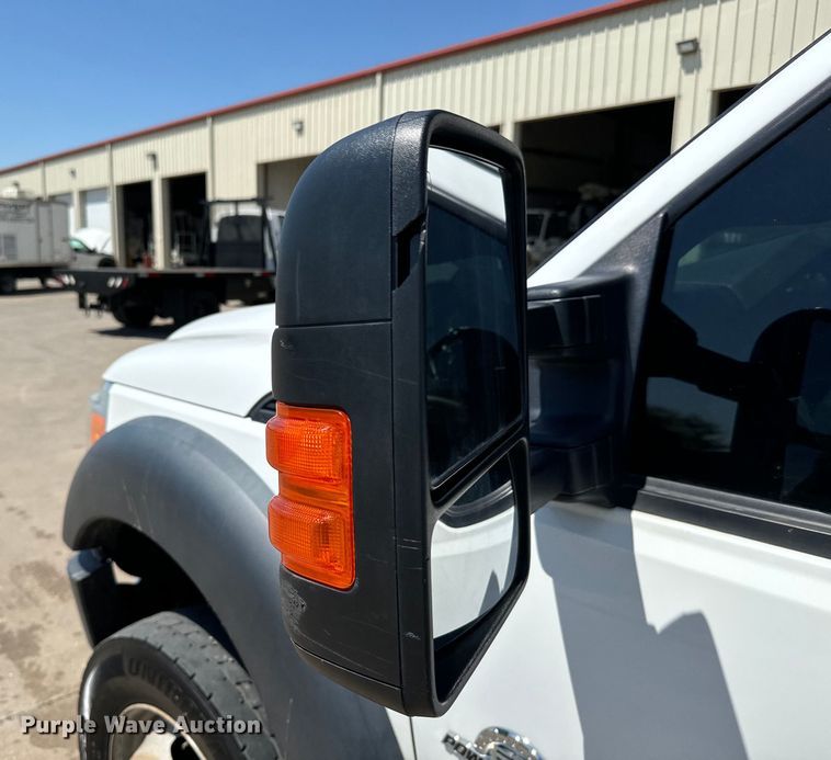 image for item MU9866 2016 Ford F550 Super Duty XL Crew Cab truck cab and chassis