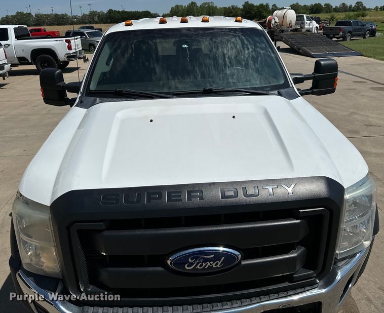 image for item MU9866 2016 Ford F550 Super Duty XL Crew Cab truck cab and chassis