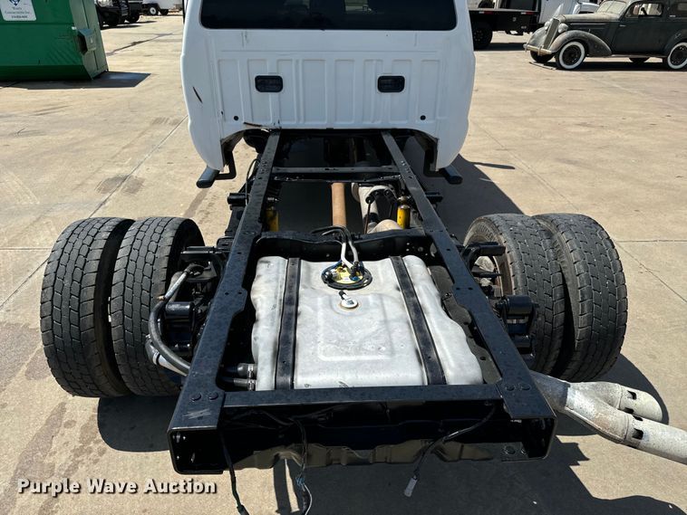 image for item MU9866 2016 Ford F550 Super Duty XL Crew Cab truck cab and chassis