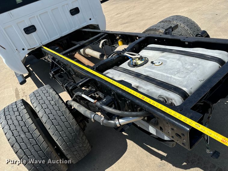 image for item MU9866 2016 Ford F550 Super Duty XL Crew Cab truck cab and chassis