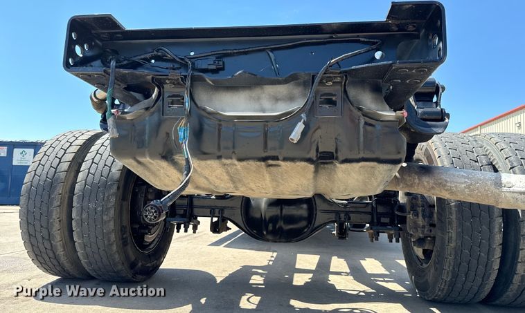 image for item MU9866 2016 Ford F550 Super Duty XL Crew Cab truck cab and chassis